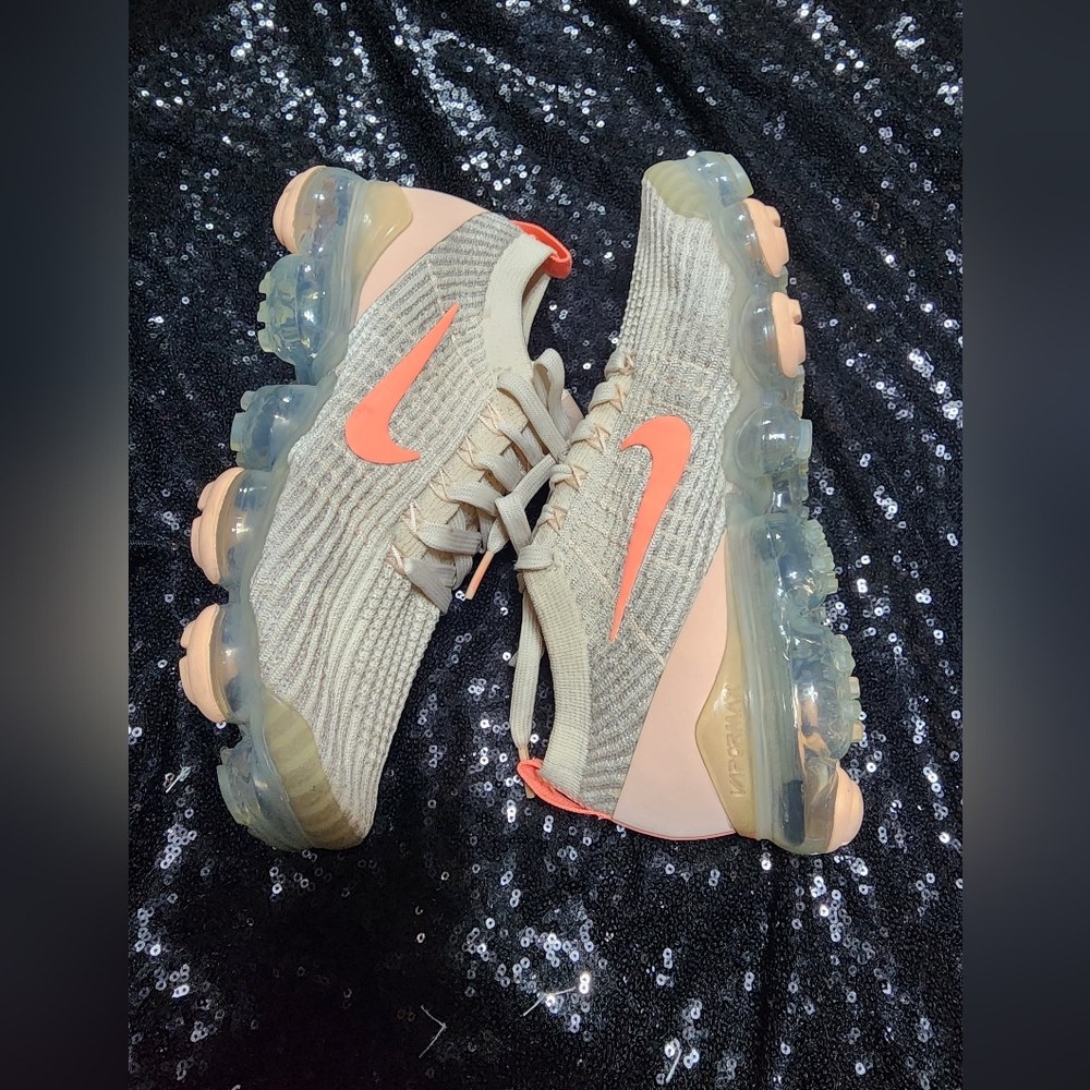 Nike Air VaporMax Flyknit 3 women's Size 7.5